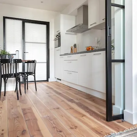 Gorgeous And Stylish Place For Two In Hip West! *